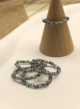 极细戒指五彩斑斓的黑