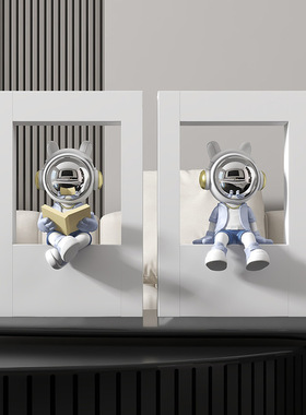 宇航员看书桌面摆件装饰品