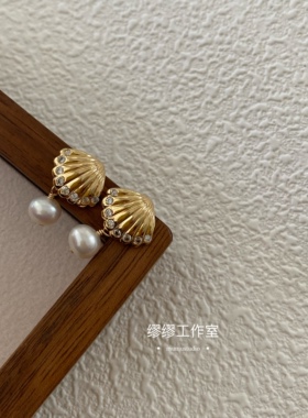 金色贝壳耳钉镶锆石天然淡水珍珠耳坠精致百搭耳环女生日礼物