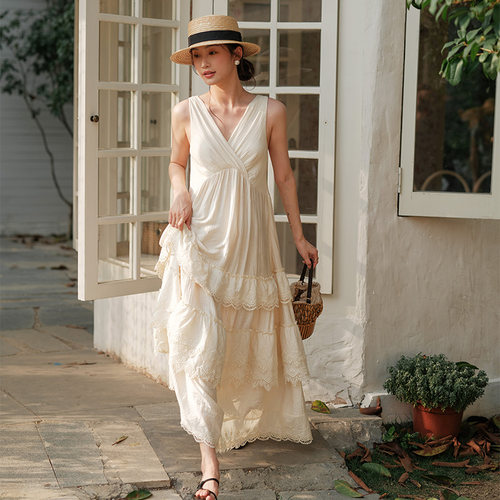 夏季法式复古蛋糕裙宫廷风海边沙滩裙气质v领吊带连衣裙露背长裙 - 图3