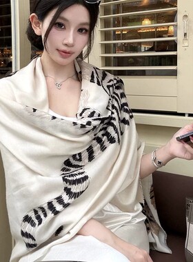 老钱风金钱豹披肩轻奢丝巾斗篷女外搭春夏秋新款高级感豹纹围巾女