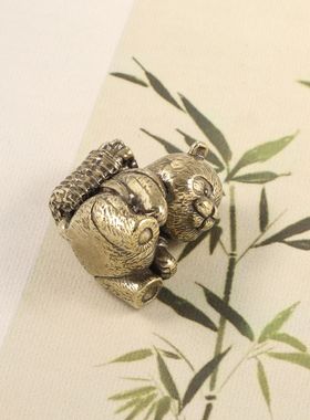 国宝大熊猫花花可爱背竹篓熊猫黄铜摆件古铜