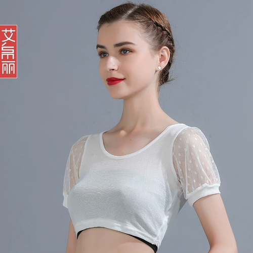Приятная телу тонкая весенняя летняя короткая белая футболка, короткий рукав, облегающий крой