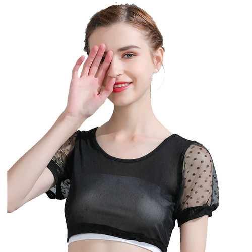 Приятная телу тонкая весенняя летняя короткая белая футболка, короткий рукав, облегающий крой