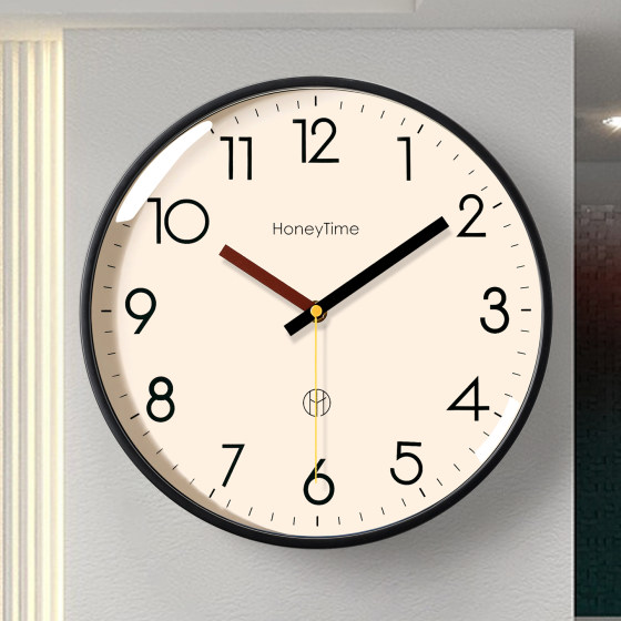 Big numbers! A wall clock that even the elderly can easily tell the time
