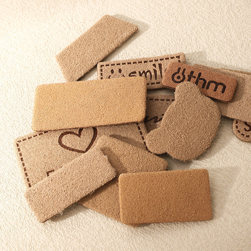 皮标布贴布标商标辅料帽子围巾补丁贴衣服装饰贴米色图案绒皮手缝,淘宝优惠券,粉丝福利购,淘宝优惠卷