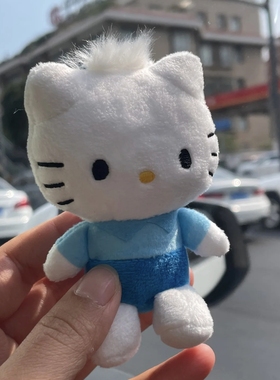 hellokitty和她的男朋友丹尼尔！蓝色限定哦，可以做情侣款的挂件