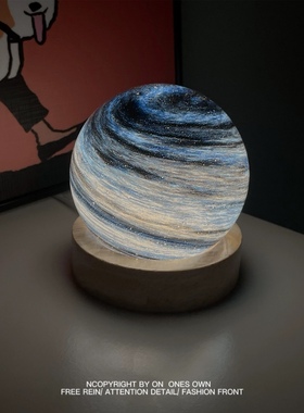 “还在偷偷的等宇宙晚安”浪漫系星球小夜灯创意节日走心生日礼物