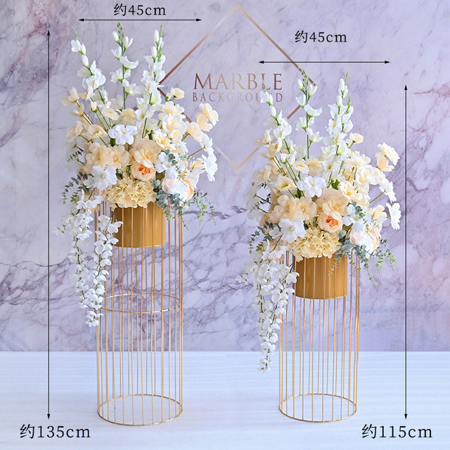 Simulated flower delivery ceremony, floor-standing flowers in the living room