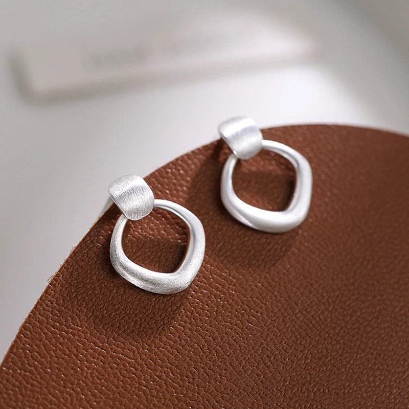 2026新款简约银耳环925纯银针菱形拉丝耳钉日常通勤镂空百搭耳饰,淘宝优惠券,粉丝福利购,淘宝优惠卷