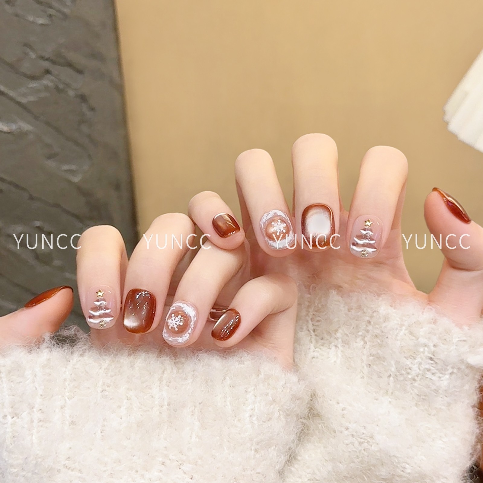 云皙手工圣诞穿戴甲秋冬短款棕色猫眼美甲2026新款高级感指甲贴片,淘宝优惠券,粉丝福利购,淘宝优惠卷