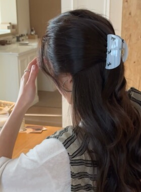 Miu系～新款小清新奶蓝色蝴蝶结抓夹小众高级感发夹鲨鱼夹女头饰