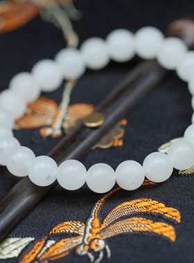 点墨玉染。新疆青花籽料和田玉点墨8毫米一级白羊脂玉手链串
