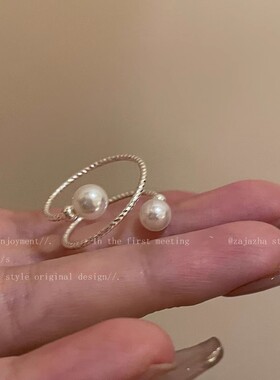 小众高级感多层叠戴珍珠戒指女简约素圈戒指开口可调节食指戒
