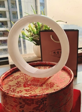 女天然阿富汗青白玉爱人正品手镯