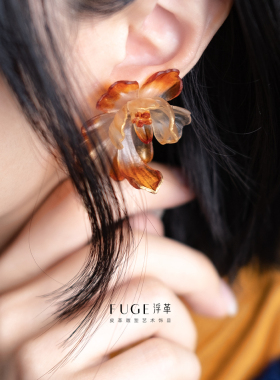 浮革艺术家手作皮雕塑“藏不住”耳饰  一场情绪的优雅“泄密”