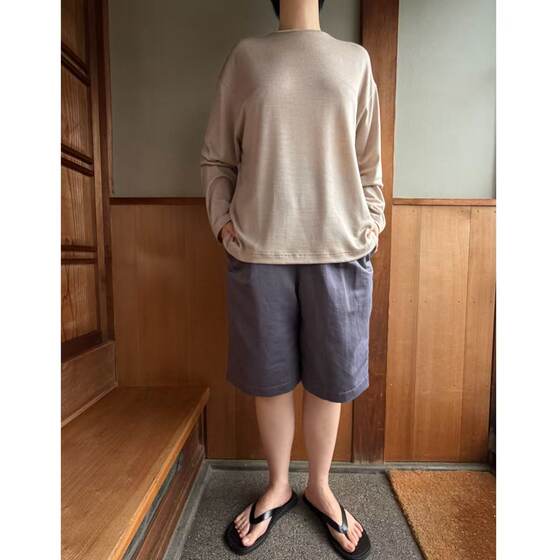 Late summer and early autumn elastic waisted shorts are light and loose