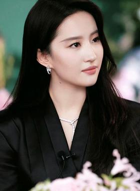 欧洲刘亦菲同款2025蛇年