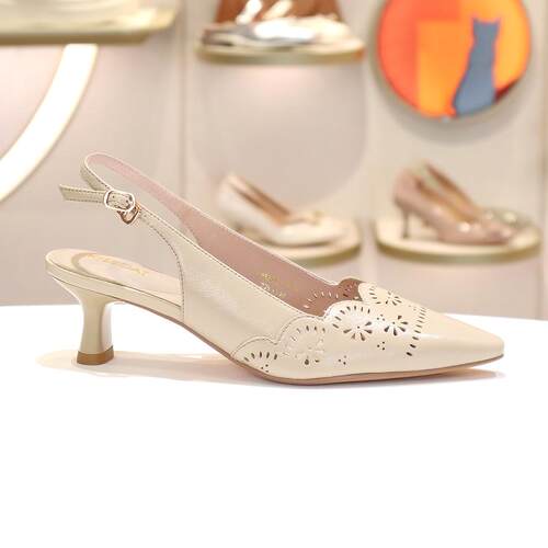 KISSCAT接吻猫2026真皮镂空雕花尖头后空低跟单鞋通勤KA65313-11 - 图0