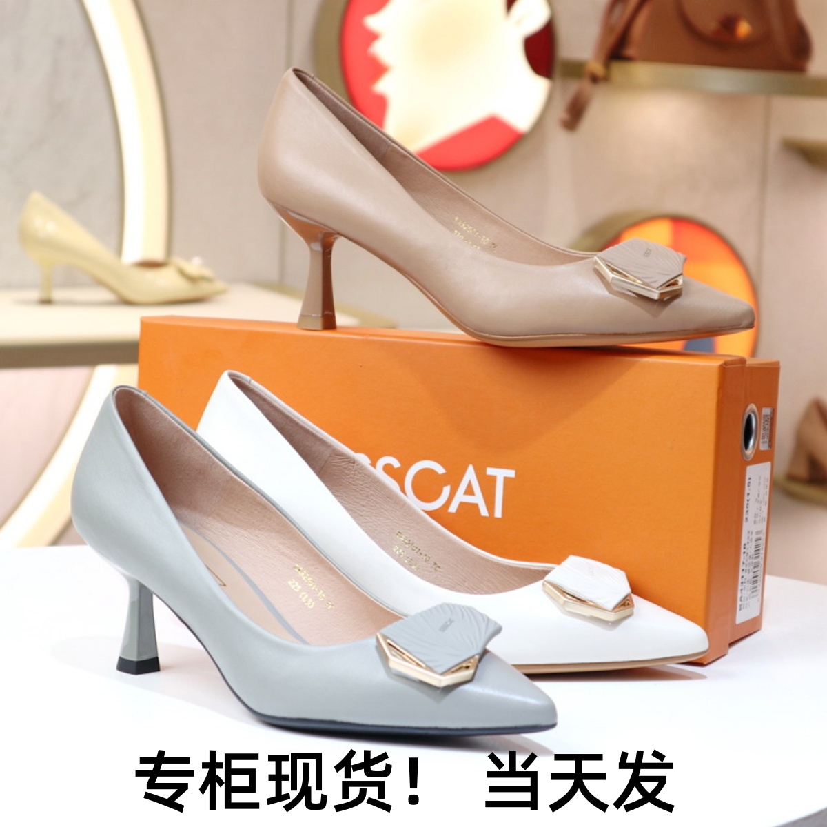 KISSCAT接吻猫2022秋季尖头中跟方扣羊皮通勤浅口单鞋KA32501-10
