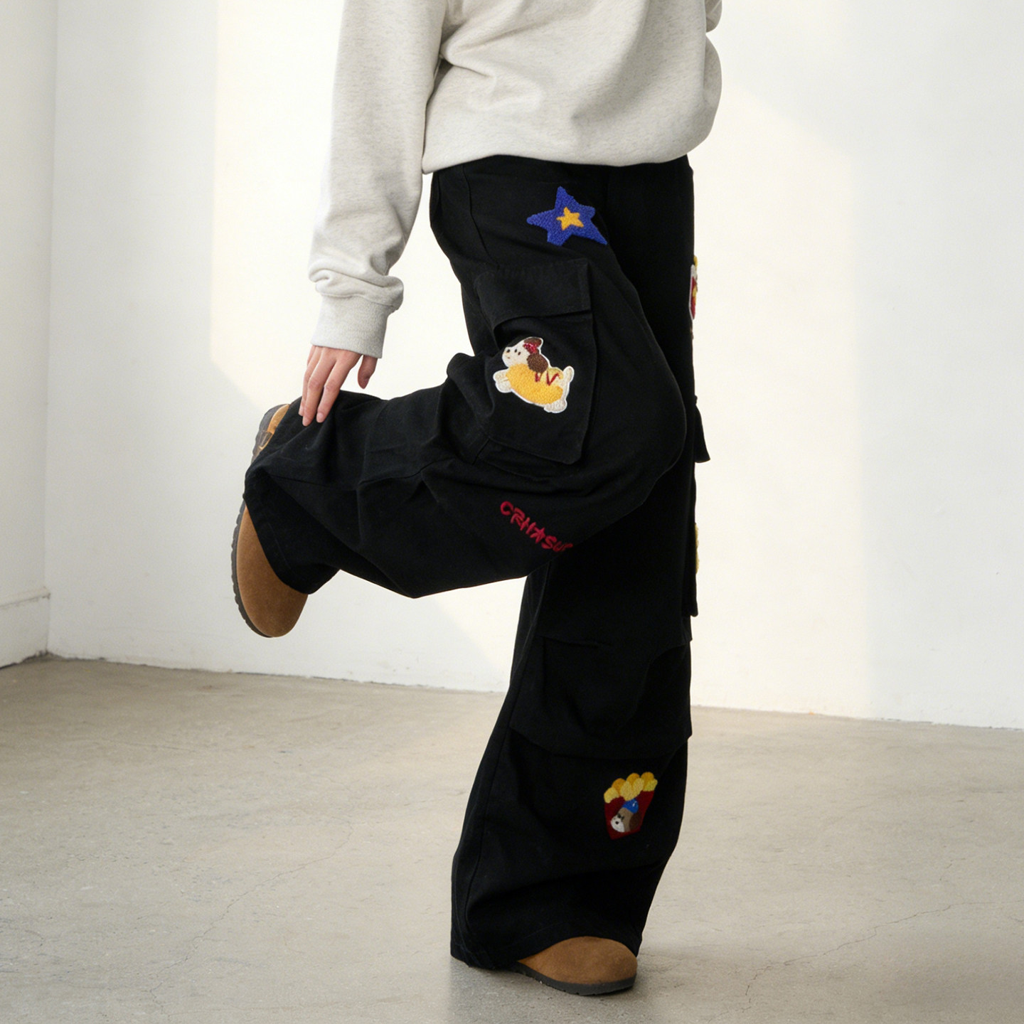 胖mm大码美式黑色卡通刺绣多口袋工装牛仔裤女宽松高腰显瘦阔腿裤,淘宝优惠券,粉丝福利购,淘宝优惠卷