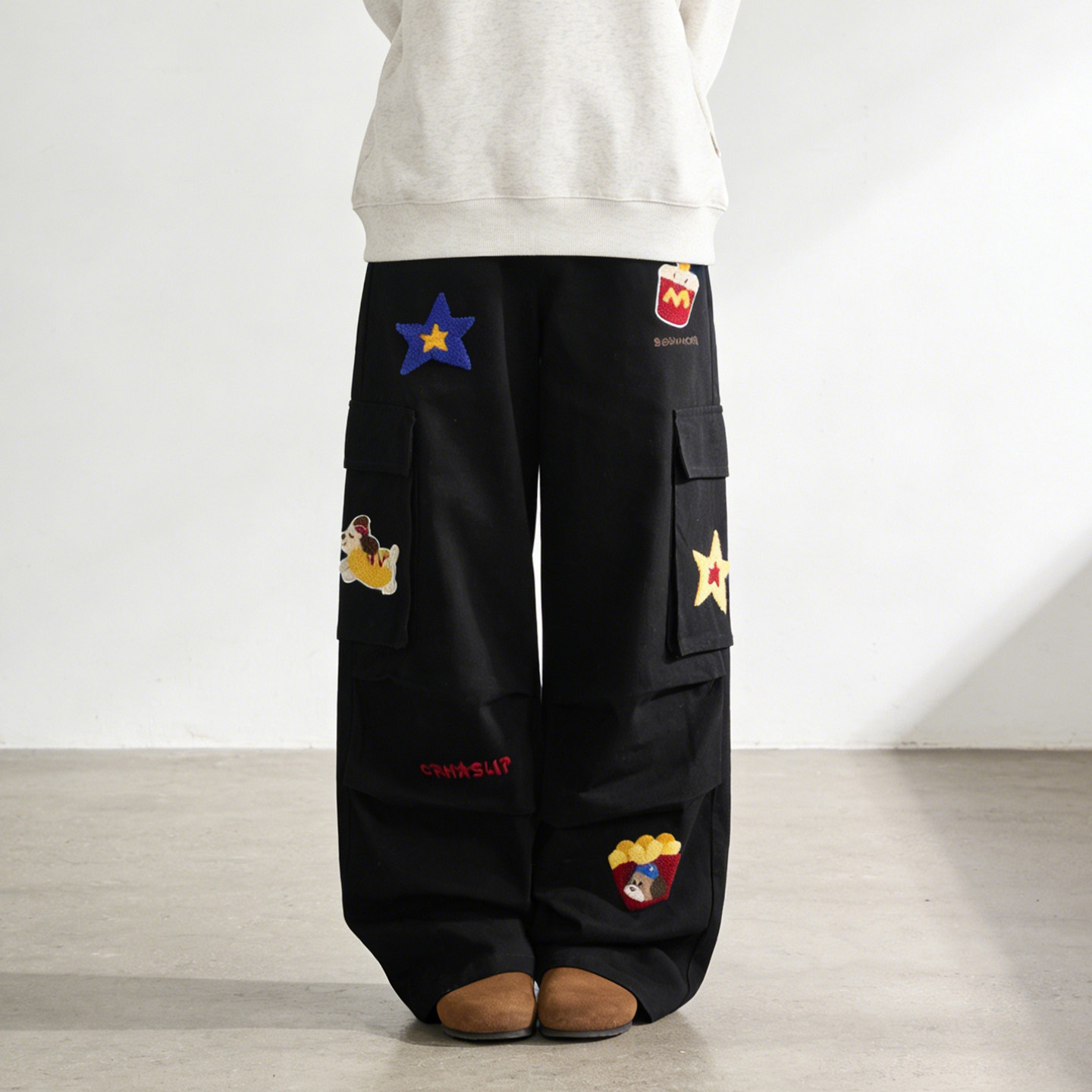 胖mm大码美式黑色卡通刺绣多口袋工装牛仔裤女宽松高腰显瘦阔腿裤,淘宝优惠券,粉丝福利购,淘宝优惠卷