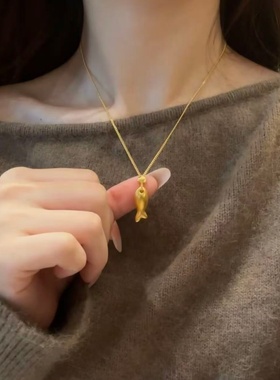 仿金沙金黄金色古法小鱼项链毛衣链吊坠女轻奢镀金锁骨链项链简约