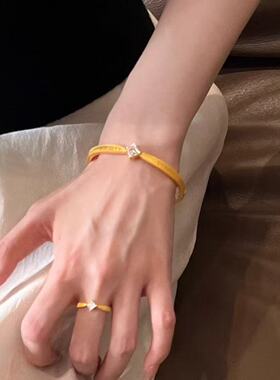 高级感沙金点钻方钻公主手镯设计感仿真金黄金色雕花复古款镯子