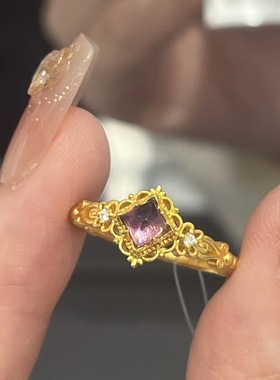 2026款轻奢中古风黄金色蕾丝紫耀星点钻戒指女沙金紫宝石活口指环