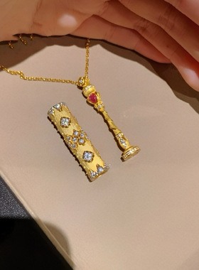 2025拉丝金筒吊坠精致柱状镶钻魔法棒权杖项链女轻奢高级感锁骨链