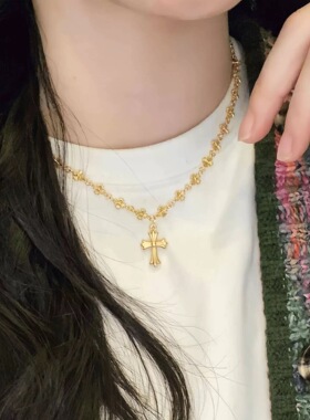 女款沙金克罗十字架项链黄金色高级轻奢设计气质百搭锁骨链女衣链