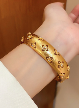 黄金色沙金花朵镂空手镯女轻奢高级感中古宫廷风时尚精致气质手环