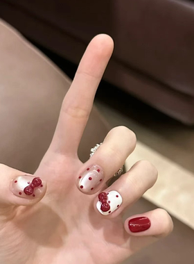 可爱红色波点酒红跳色短款猫眼穿戴甲高级感日常百搭显白美甲贴片