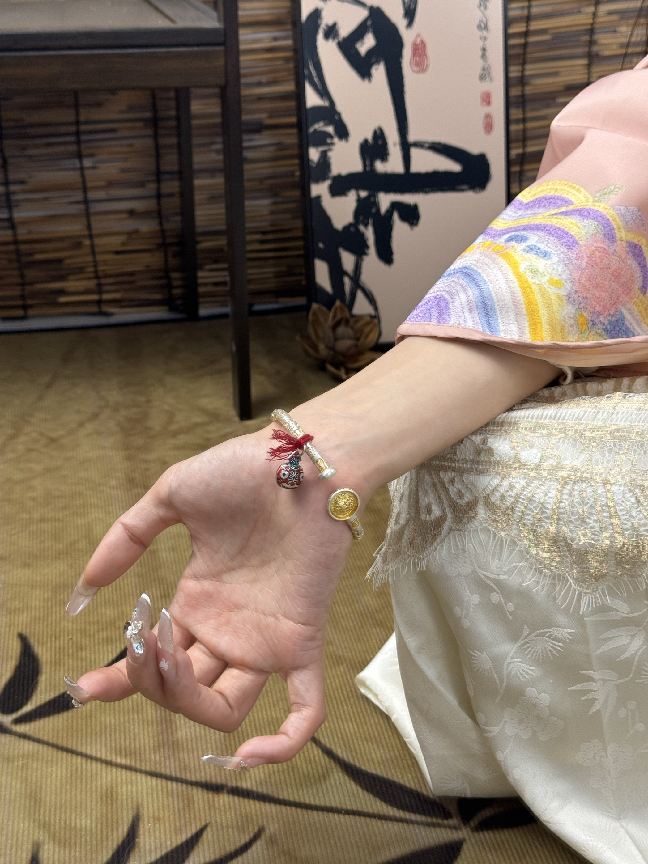 兮语「来财」足银9999手镯女新中式古法红绳款描金拉丝开口镯新年,淘宝优惠券,粉丝福利购,淘宝优惠卷