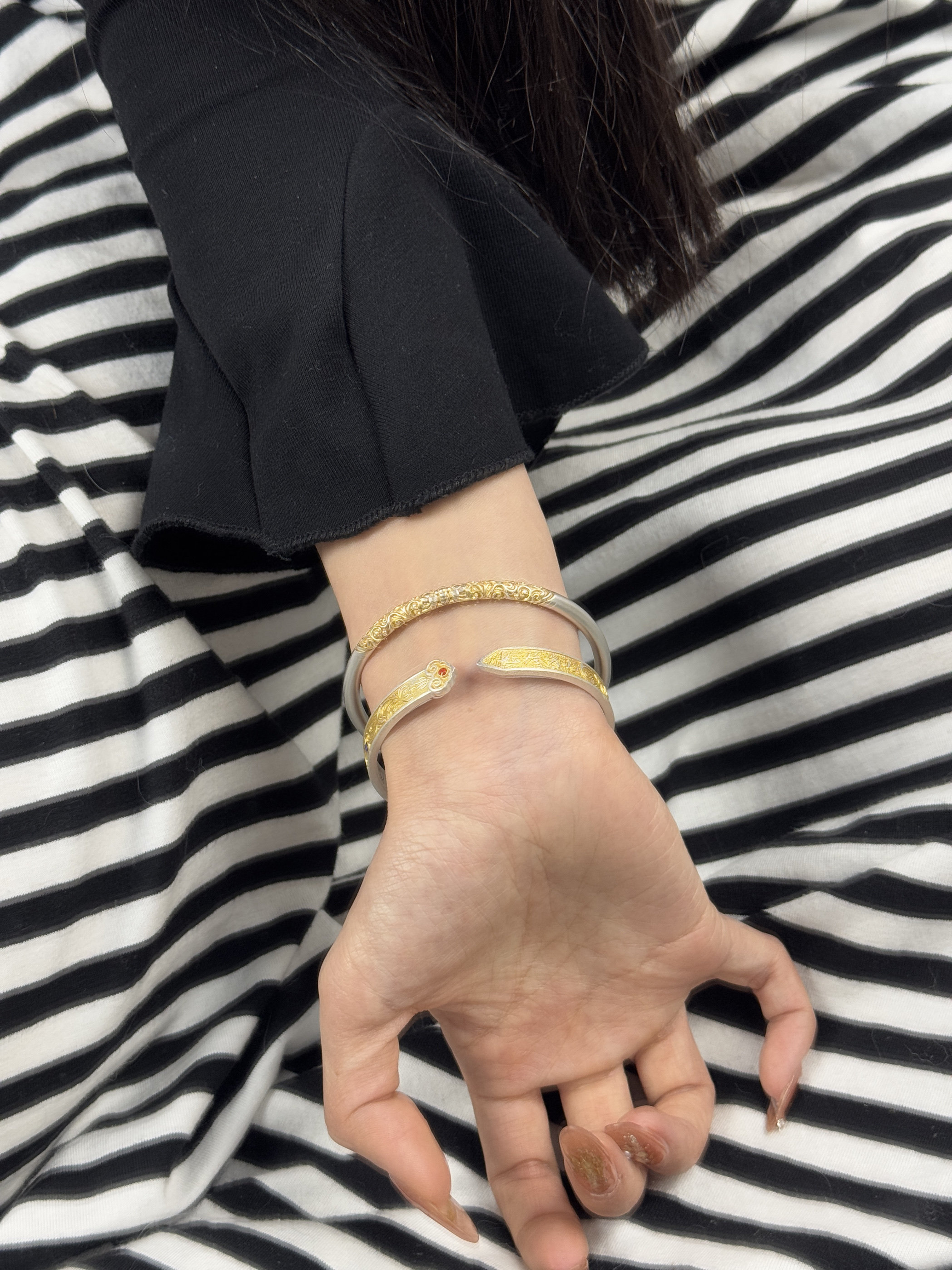 兮语「金箍」足银999.9描金卷草纹手镯闭口银镯子新中式高级感,淘宝优惠券,粉丝福利购,淘宝优惠卷