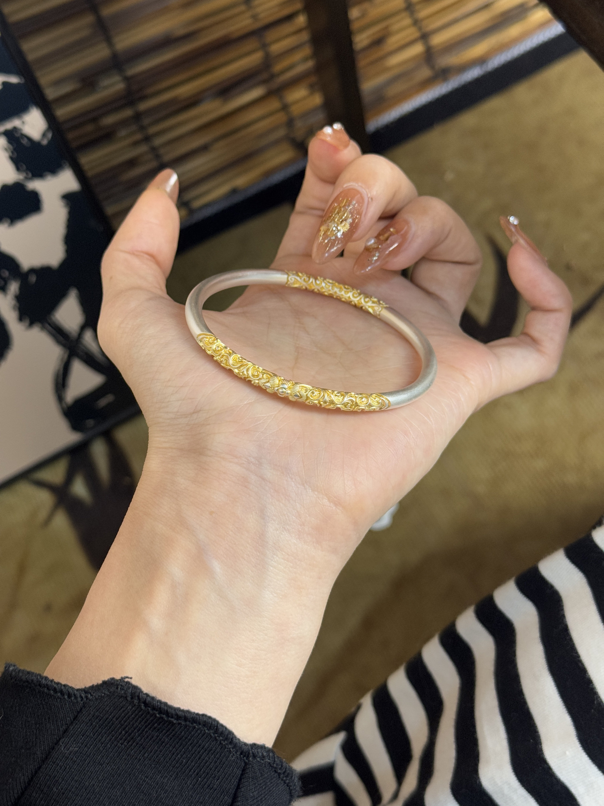 兮语「金箍」足银999.9描金卷草纹手镯闭口银镯子新中式高级感,淘宝优惠券,粉丝福利购,淘宝优惠卷