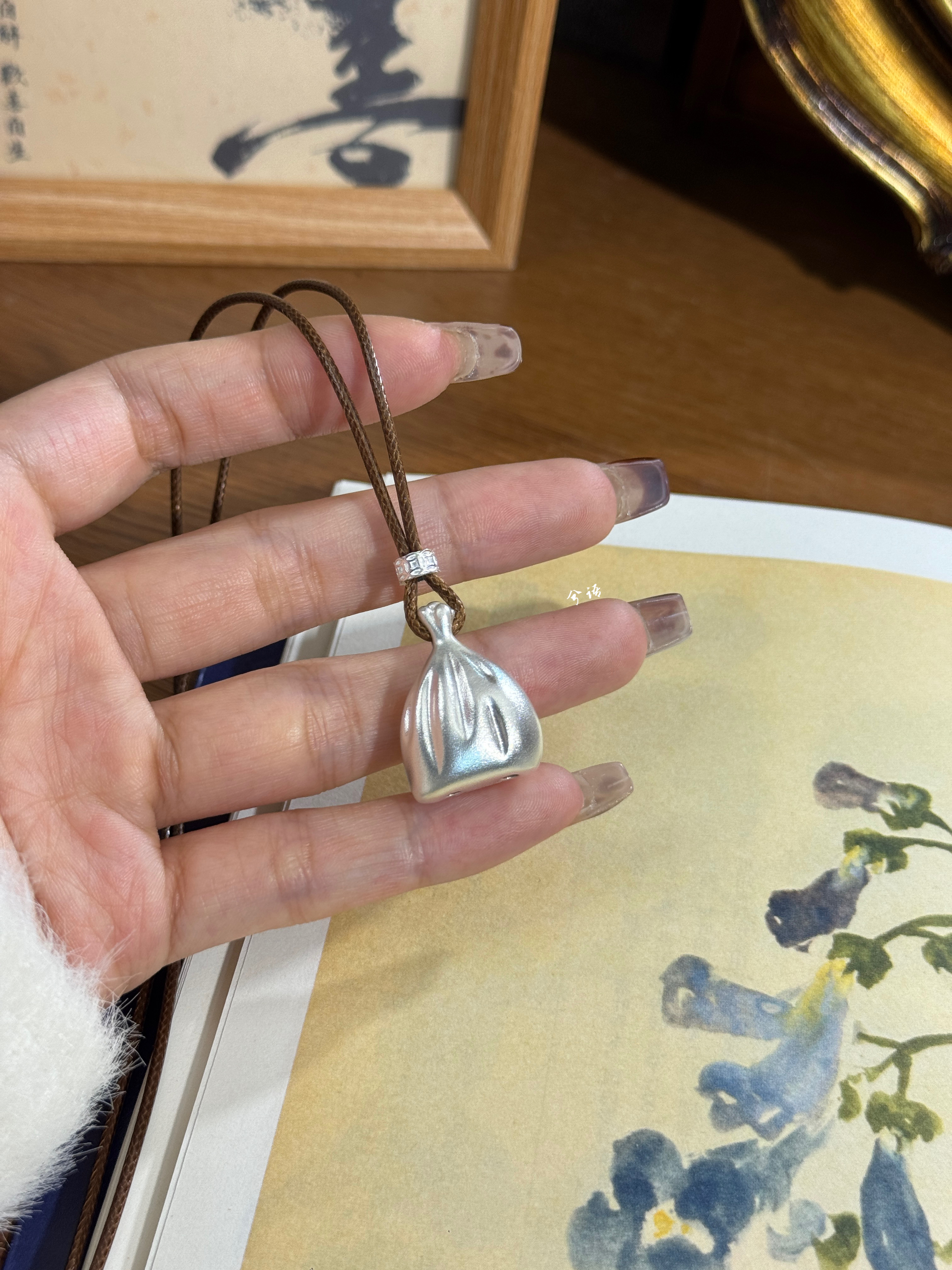 兮语「钱袋」足银999.9吊坠女纯银福袋挂坠新中式国风礼物,淘宝优惠券,粉丝福利购,淘宝优惠卷