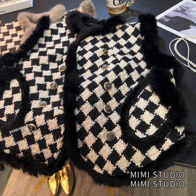 European Mink Fur Vest Small Fragrant Wind Jacket Women 2025 Autumn and Winter Houndstooth Fur Loose Fur Collar Stacked Vest