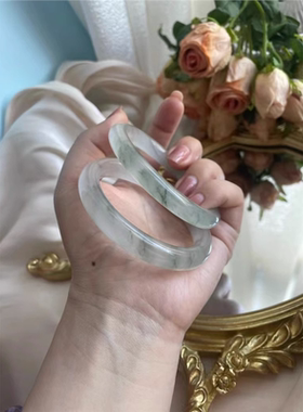 天然翡翠缅甸手镯不知春绿手镯新疆天然天山冰翠飘花圆条女玉镯子