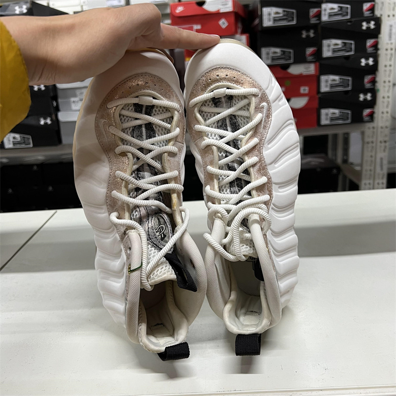 Nike Air Foamposite One 白银大理石喷泡奶茶喷篮球鞋AA3963-101 - 图1