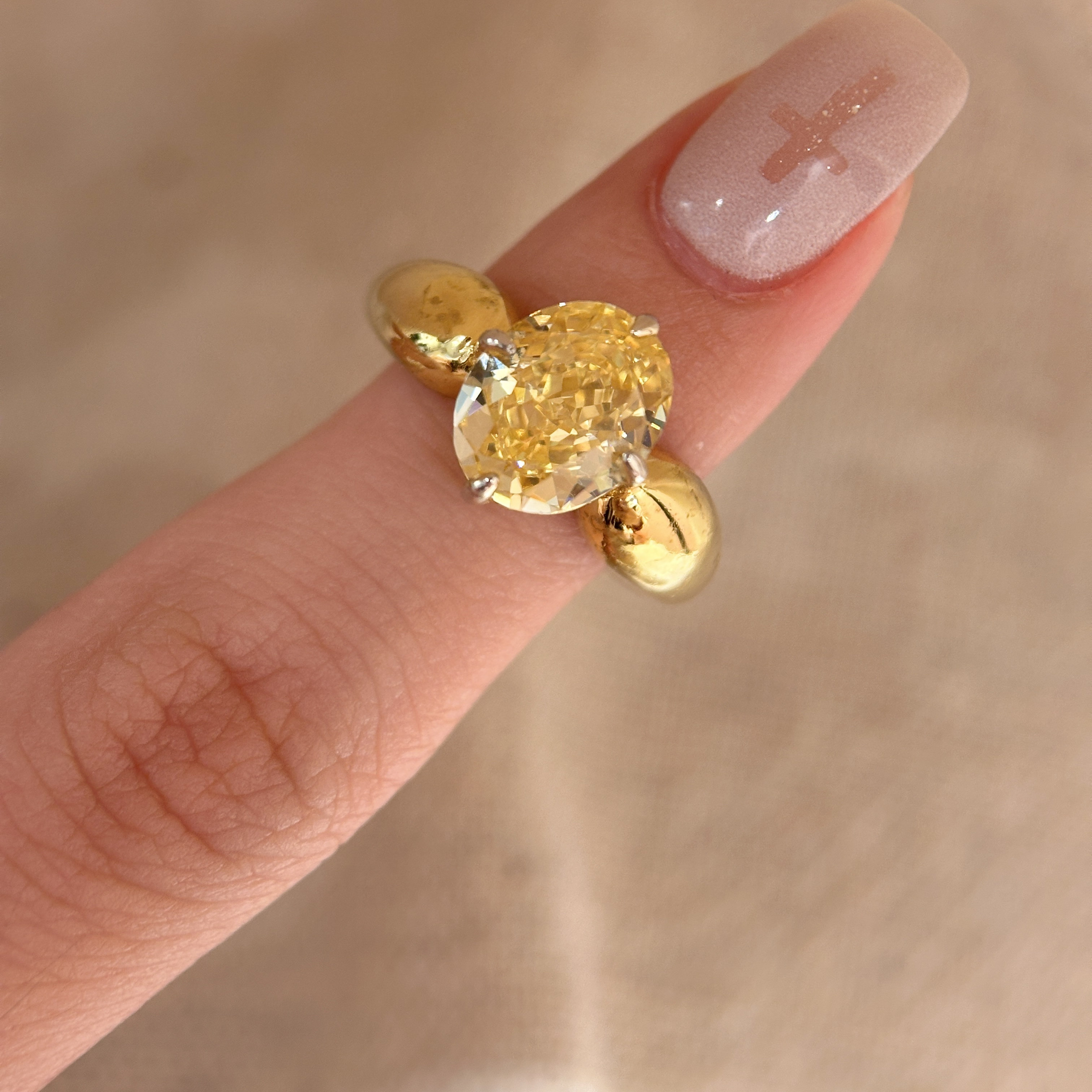 蕾迪「胖嘟嘟鸽子蛋」艳彩黄亮眼吸睛 | s925银镀真金3克拉戒指女,淘宝优惠券,粉丝福利购,淘宝优惠卷