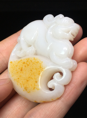 府上有龙把件和田玉白度好苏工