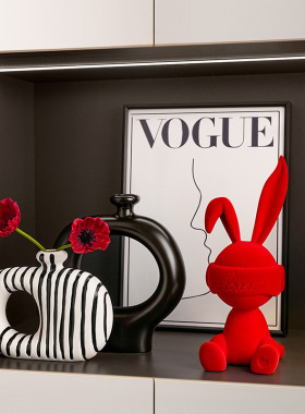 中国红植绒坐姿歪耳幸运兔子摆件