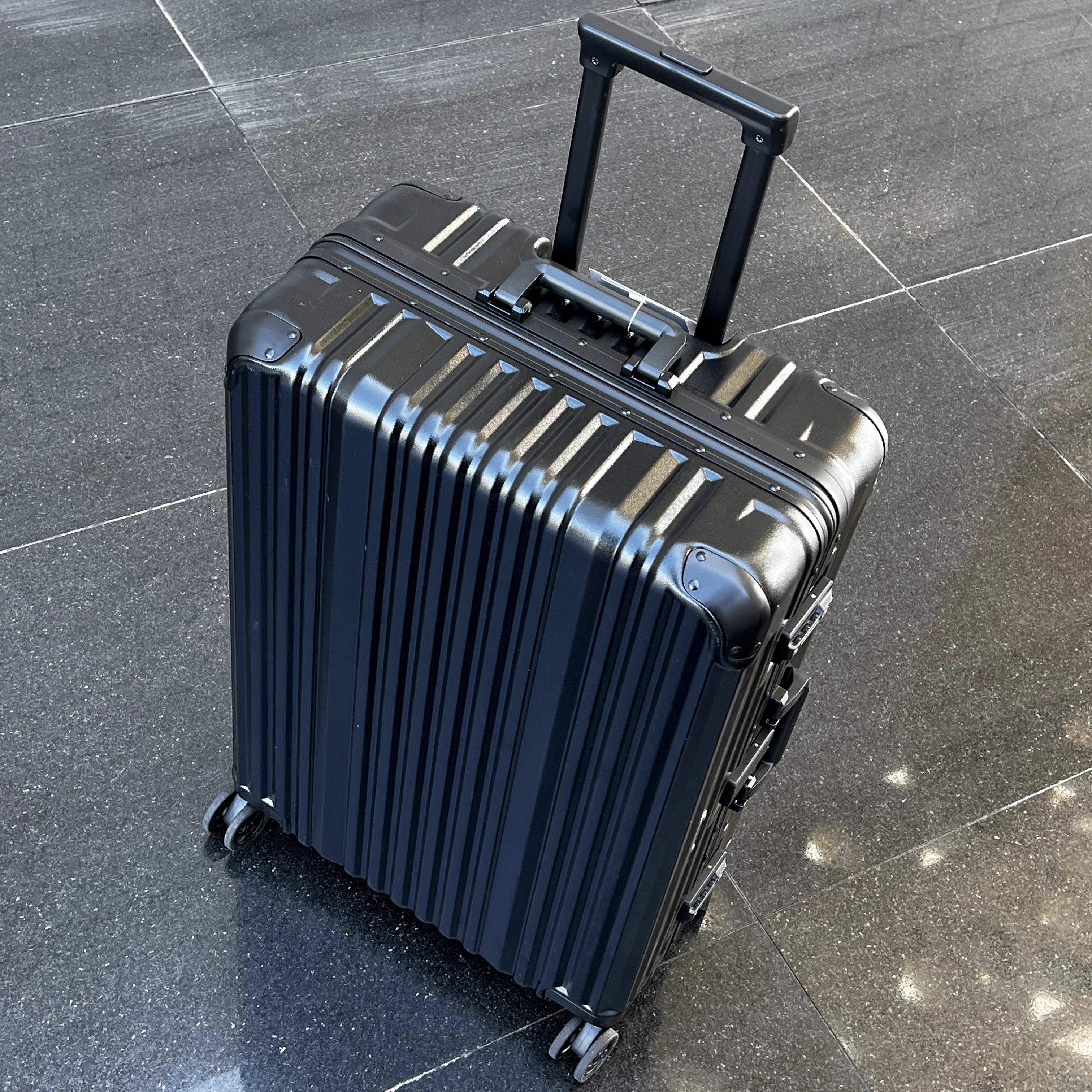 高颜值 出口日本小白行李箱静音万向轮20寸登机箱24寸铝框旅行箱,淘宝优惠券,粉丝福利购,淘宝优惠卷