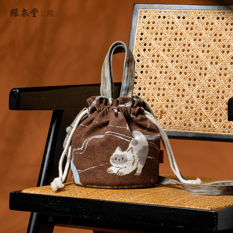 彩衣堂国风可爱手提单肩斜挎束口袋水桶包美拉德学生文创新年礼物,淘宝优惠券,粉丝福利购,淘宝优惠卷