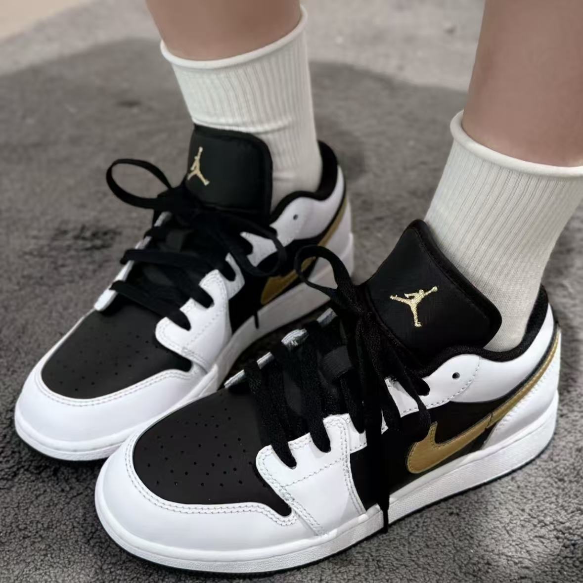 Air Jordan AJ1 Low黑白金钩男女复古防滑耐磨篮球鞋 553560-172-图3