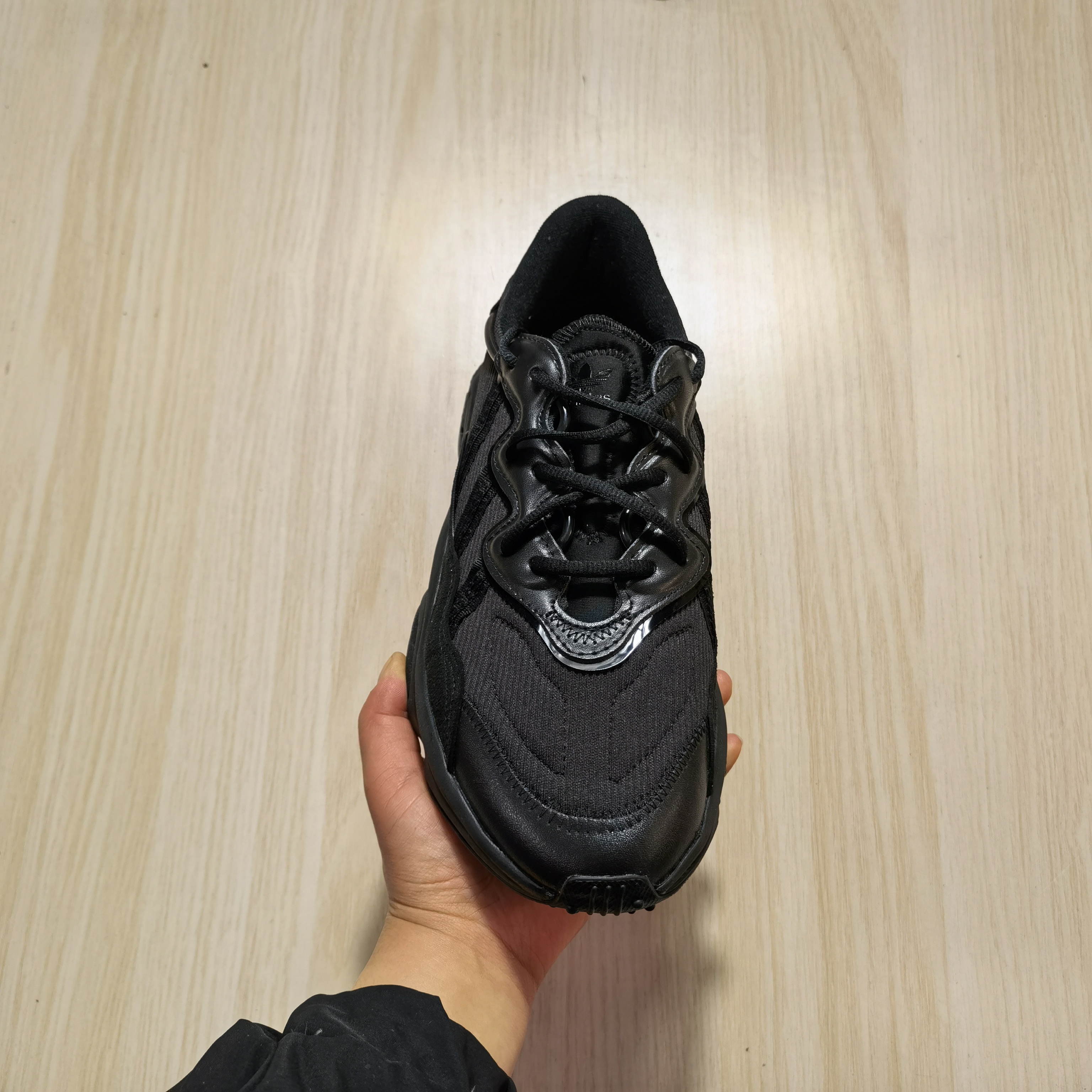 Adidas 三叶草 OZWEEGO 男子复古休闲老爹运动鞋 FX6028 FX6029 - 图0