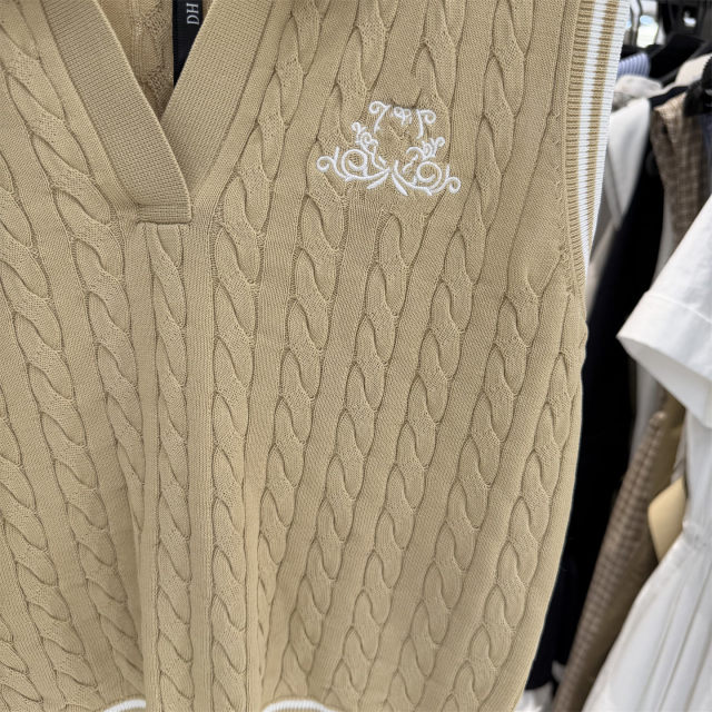 ການອອກແບບ niche embroidered ເທິງ vest vest