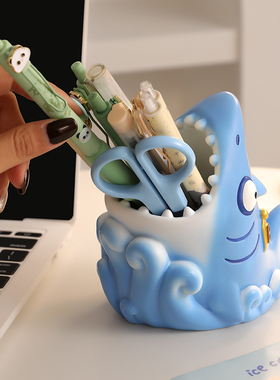 创意卡通搞怪鲨鱼笔筒摆件