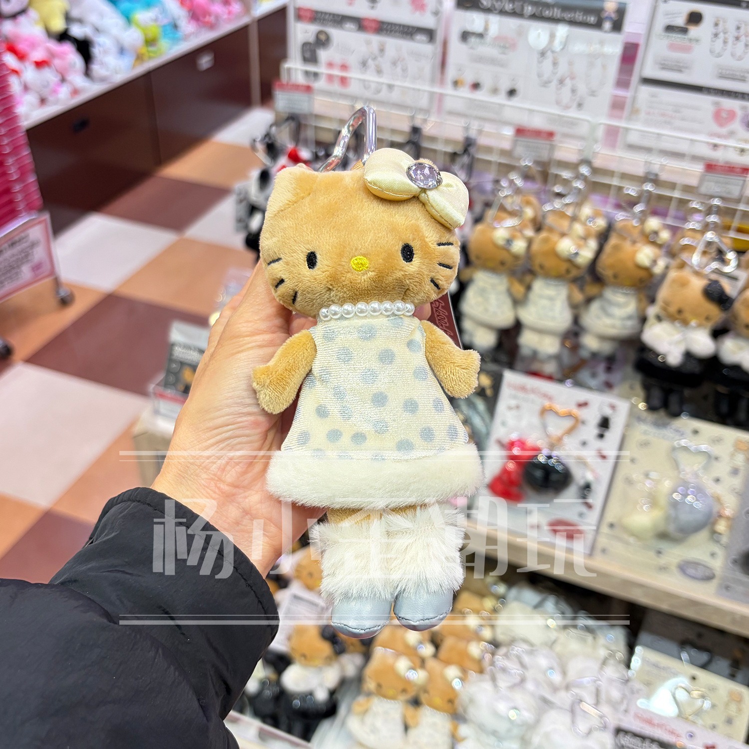 12月新品日本三丽鸥冬日长腿hellokitty白色婚纱洛丽塔黑皮包挂件 - 图2